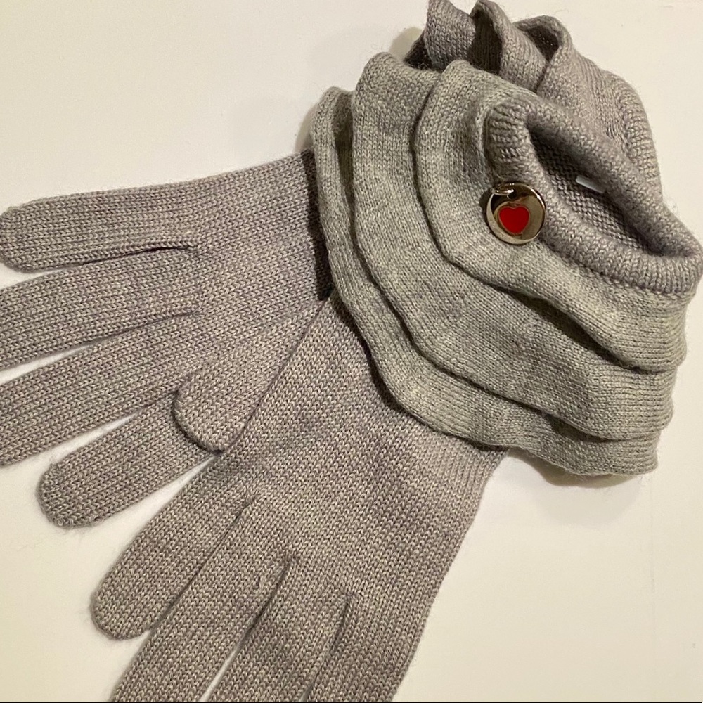 Moschino Knit Gloves with Ruffle Cuffs NWOT